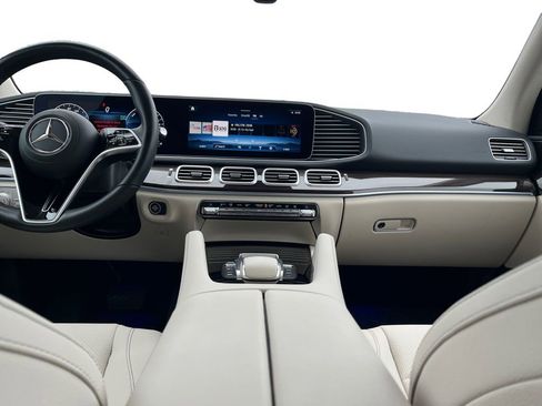 Used 2025 Mercedes-Benz GLE 450e 4MATIC image 3