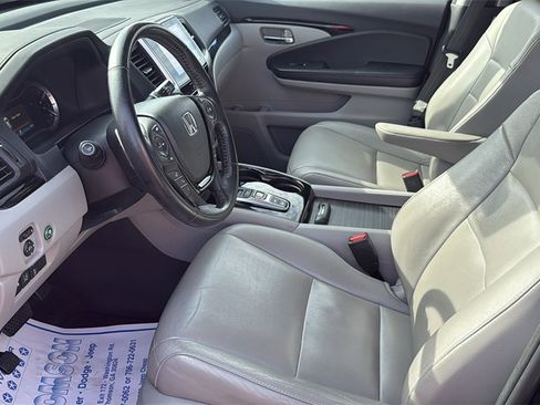 Used 2017 Honda Pilot Touring image 28