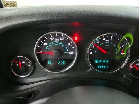 Used 2013 Jeep Wrangler Unlimited Rubicon w/ Connectivity Group AWD/4WD image 15