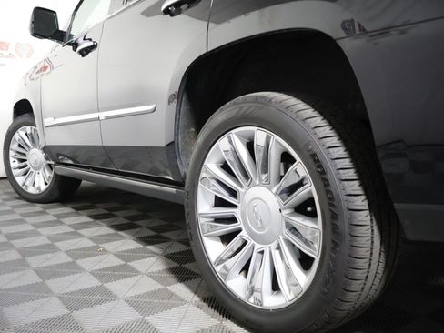 Used 2016 Cadillac Escalade Platinum AWD/4WD image 8