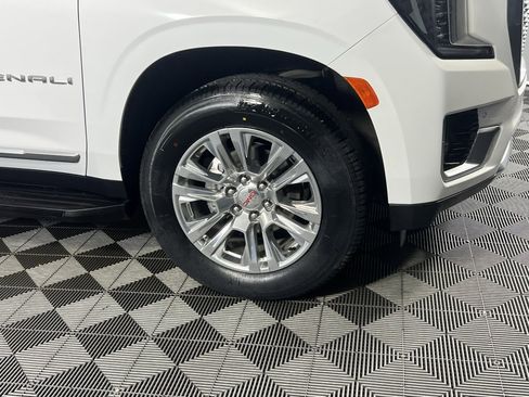 Used 2024 GMC Yukon Denali image 13