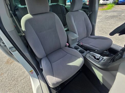 Used 2013 Toyota Corolla LE FWD image 21