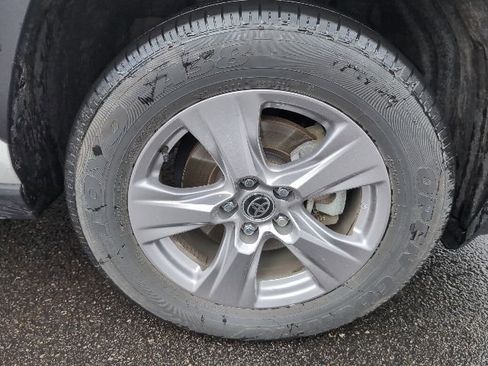 Used 2023 Toyota RAV4 LE AWD/4WD image 8