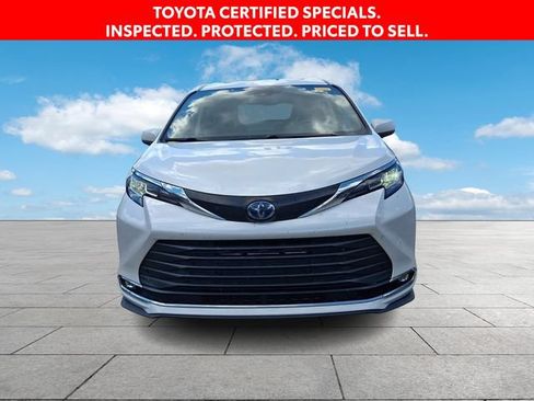 Certified 2023 Toyota Sienna XLE FWD image 3