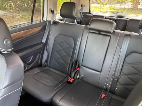 Used 2025 Volkswagen Atlas SE AWD/4WD image 43