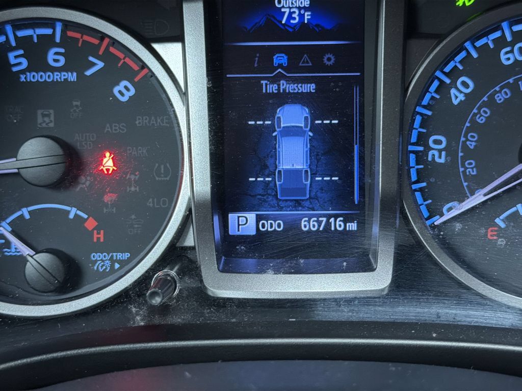 Used 2021 Toyota Tacoma SR5 AWD/4WD image 23