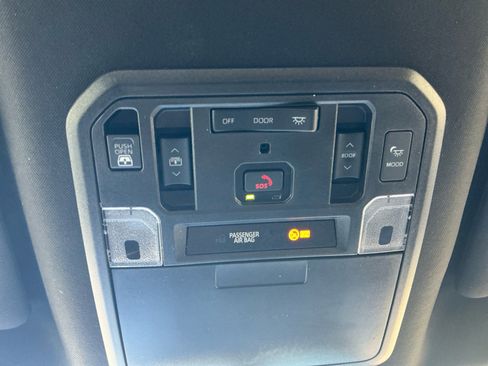 Used 2024 Toyota Tundra Platinum AWD/4WD image 31