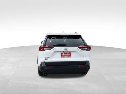 Used 2021 Toyota RAV4 XLE FWD image 4