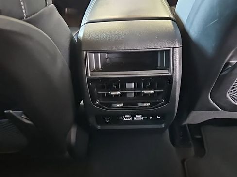 Used 2024 Jeep Grand Cherokee Limited image 18