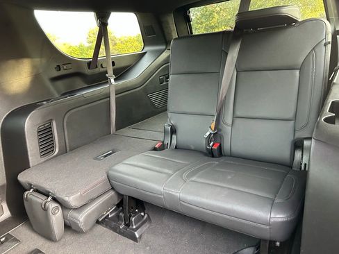 Used 2022 Chevrolet Suburban Z71 w/ Z71 Off-Road Package image 13