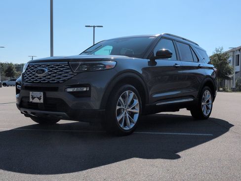 Used 2023 Ford Explorer Platinum w/ Technology Package AWD/4WD image 8