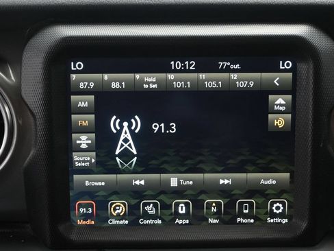 Used 2022 Jeep Gladiator Overland w/ Cold Weather Group AWD/4WD image 16