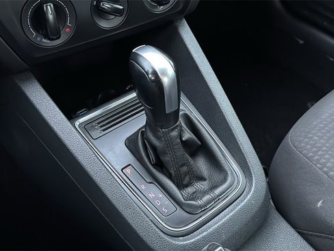 Used 2015 Volkswagen Jetta S image 35