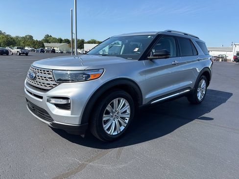 Used 2023 Ford Explorer Limited w/ Equipment Group 301A AWD/4WD image 5