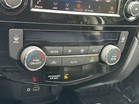 Used 2020 Nissan Rogue SL image 24