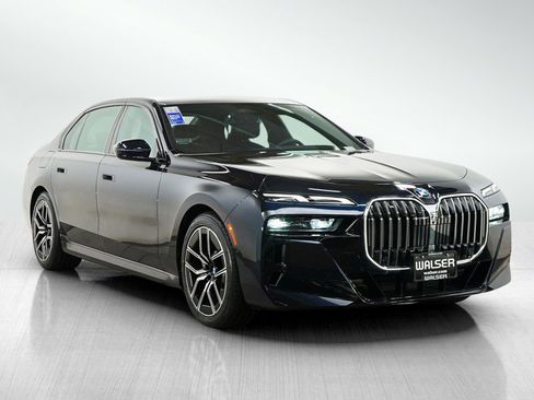 Used 2025 BMW 740i xDrive AWD/4WD image 7