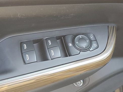 Certified 2021 GMC Acadia SLE w/ Driver Convenience Package FWD image 17