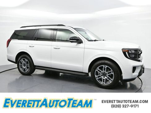 Used 2025 Ford Expedition Active AWD/4WD image 1
