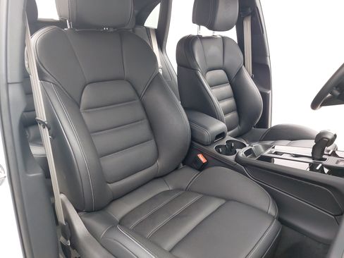 Certified 2025 Porsche Macan S AWD/4WD image 12