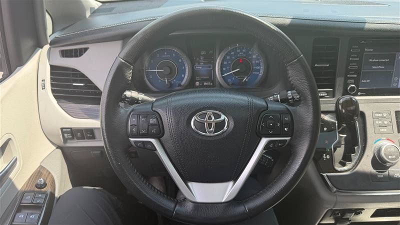 Used 2018 Toyota Sienna XLE w/ XLE Navigation Package FWD image 38