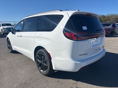 New 2026 Chrysler Pacifica Limited w/ S Appearance Package image 7