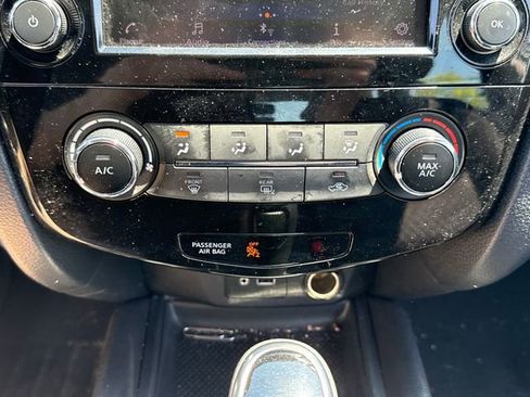 Used 2018 Nissan Rogue S AWD/4WD image 27