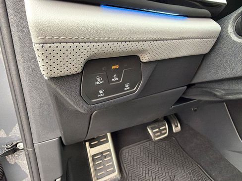 Used 2025 Volkswagen Atlas Peak Edition SE AWD/4WD image 26