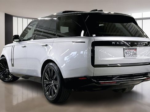 Used 2023 Land Rover Range Rover SE image 4