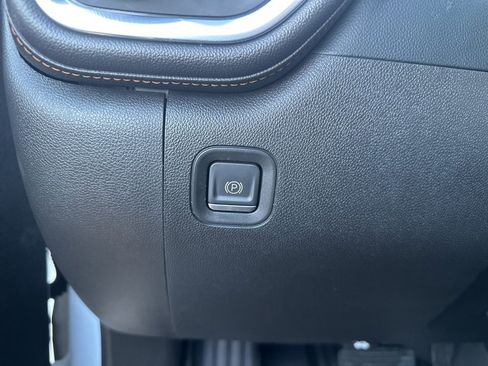 Used 2022 GMC Sierra 2500 AT4 image 12