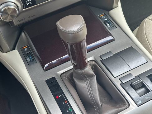 Used 2019 Lexus GX 460 Premium w/ Premium Package AWD/4WD image 23