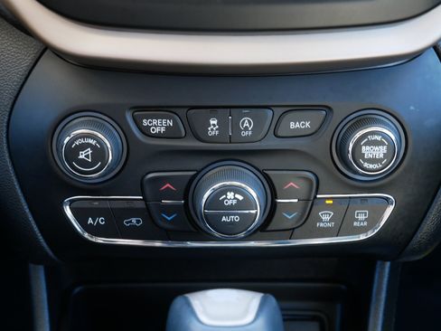 Used 2017 Jeep Cherokee Limited w/ Trailer Tow Group image 23