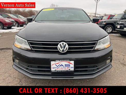 Used 2015 Volkswagen Jetta Sport image 2