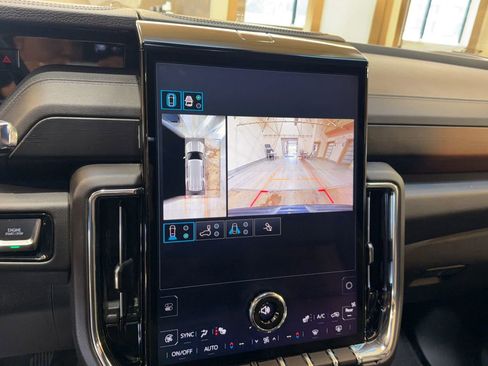 Used 2025 GMC Yukon Denali image 28