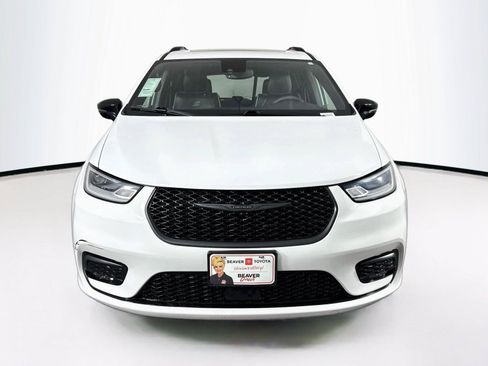Used 2025 Chrysler Pacifica Limited FWD image 9