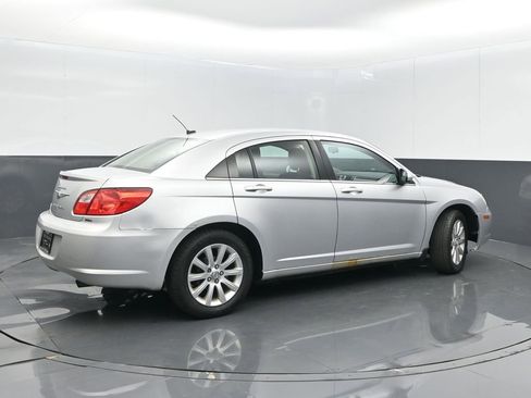 Used 2010 Chrysler Sebring Limited FWD image 7