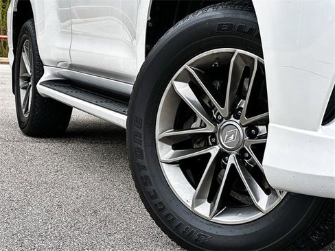 Used 2022 Lexus GX 460 Premium image 2