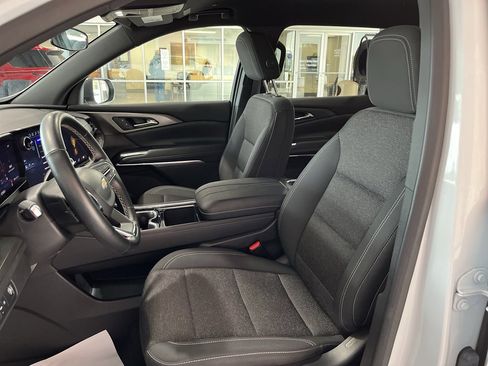 Used 2025 Chevrolet Traverse LT image 13
