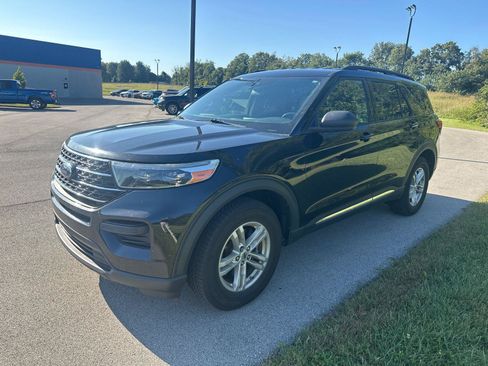 Used 2020 Ford Explorer XLT w/ Comfort Package AWD/4WD image 5