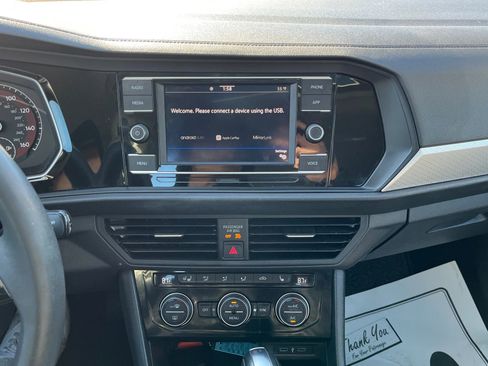 Used 2020 Volkswagen Jetta SE w/ SE Cold Weather Package image 19