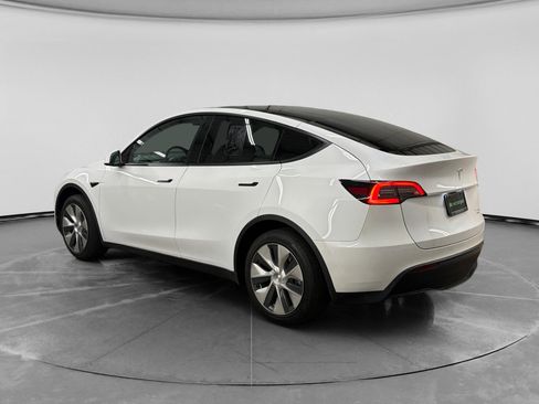 Used 2023 Tesla Model Y Long Range AWD/4WD image 2