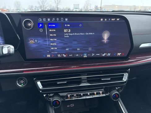 Used 2024 Chevrolet Traverse RS image 13