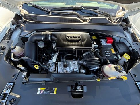 Used 2025 Jeep Compass Limited image 33