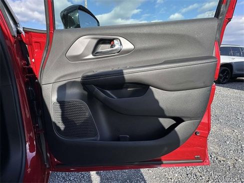 New 2026 Chrysler Voyager LX image 13