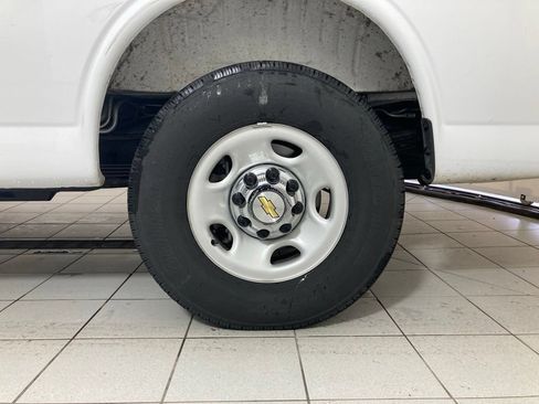 Used 2025 Chevrolet Express 3500 LT w/ LT Preferred Equipment Group RWD image 23