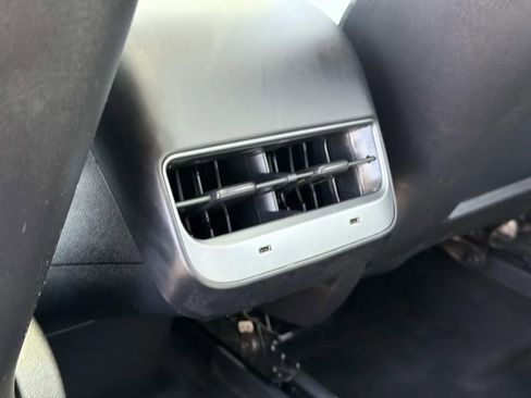 Used 2021 Tesla Model Y Long Range AWD/4WD image 14