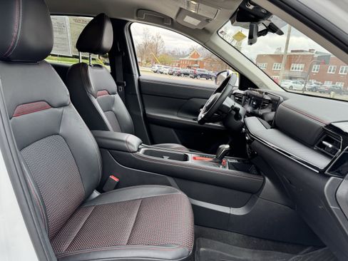 Certified 2025 Nissan Kicks SR w/ Illumination Package AWD/4WD image 34