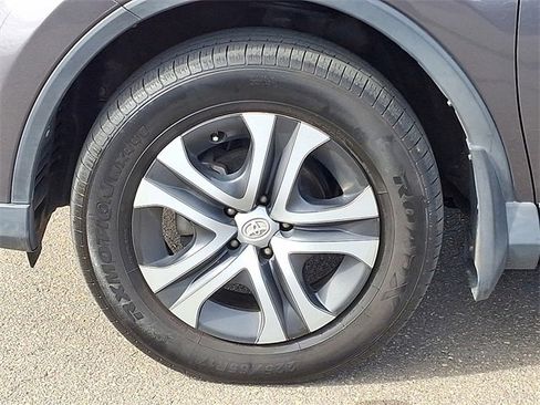 Used 2017 Toyota RAV4 LE image 27