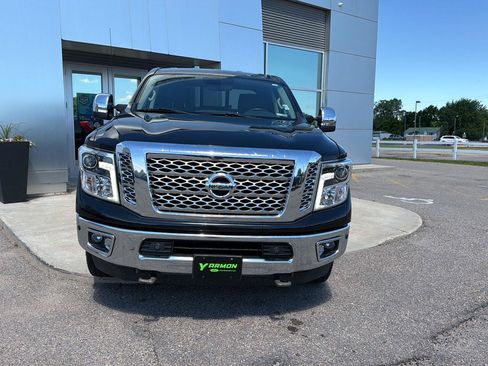 Used 2017 Nissan Titan SL AWD/4WD image 2