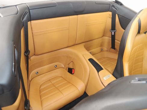 Used 2018 Ferrari California T image 16