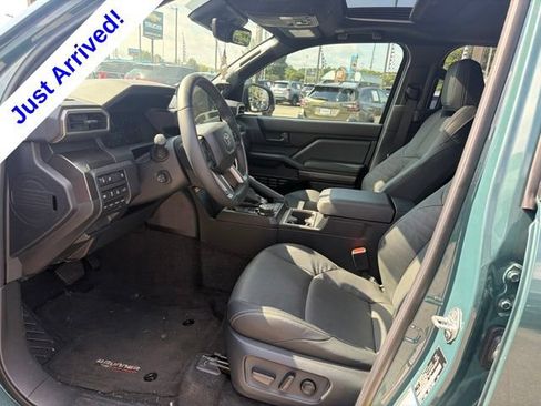 Used 2025 Toyota 4Runner TRD Off-Road Premium AWD/4WD image 9